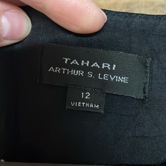 Tahari Arthur S. Levine size 12 sleeveless black form fitted midi pencil dress - Picture 2 of 6